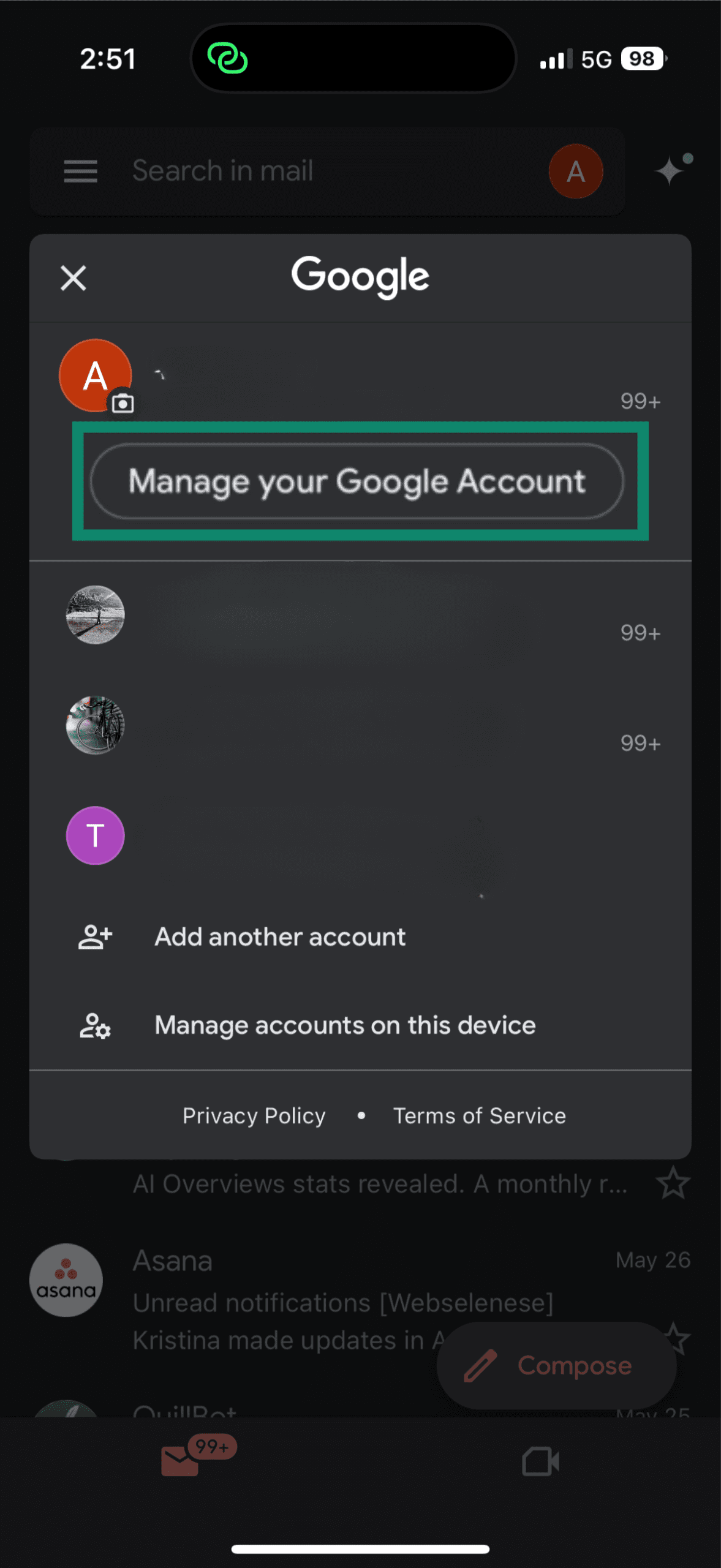 Aplicación de Gmail en iPhone con la opción Administrar tu cuenta de Google resaltada.