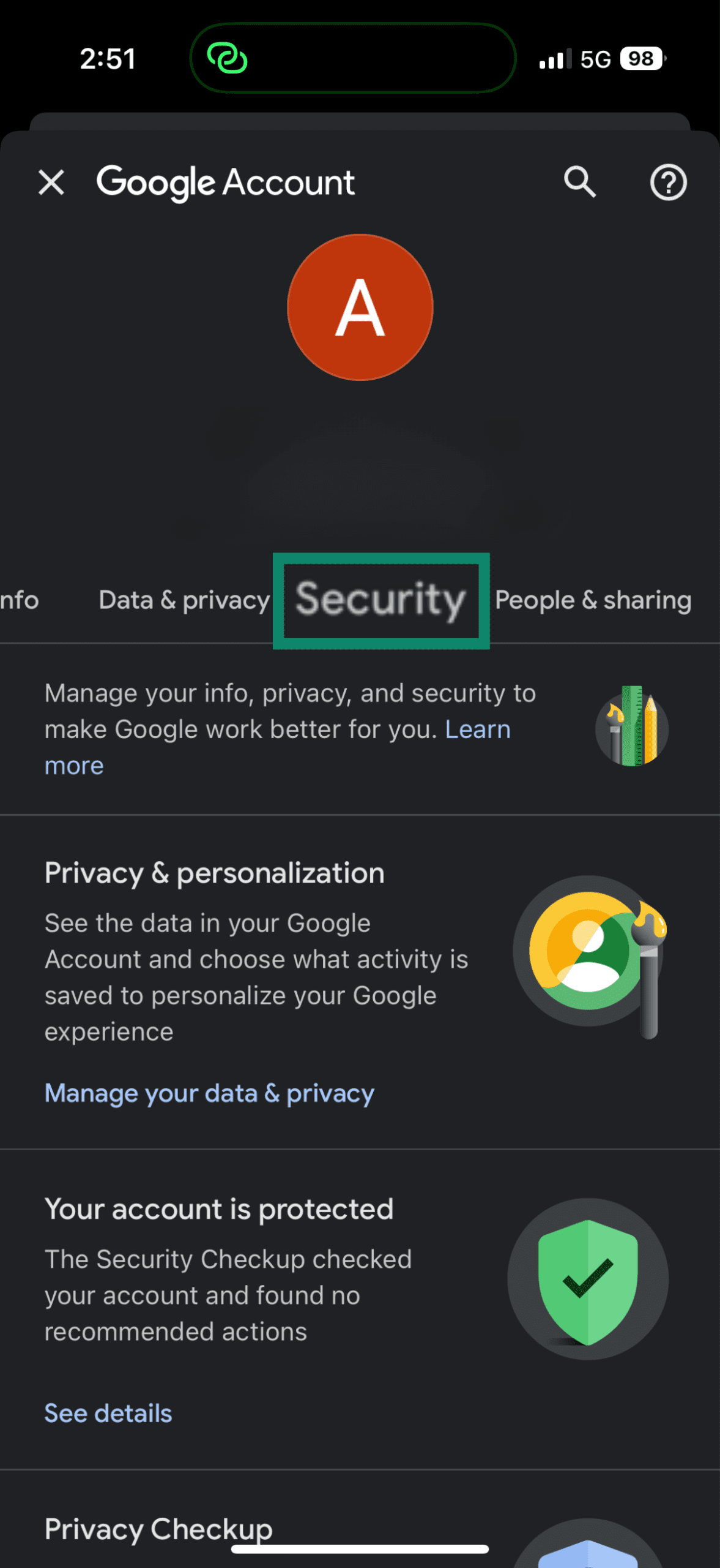 Interfaz para móvil de la cuenta de Google que muestra la información del usuario y la pestaña de Seguridad resaltada.